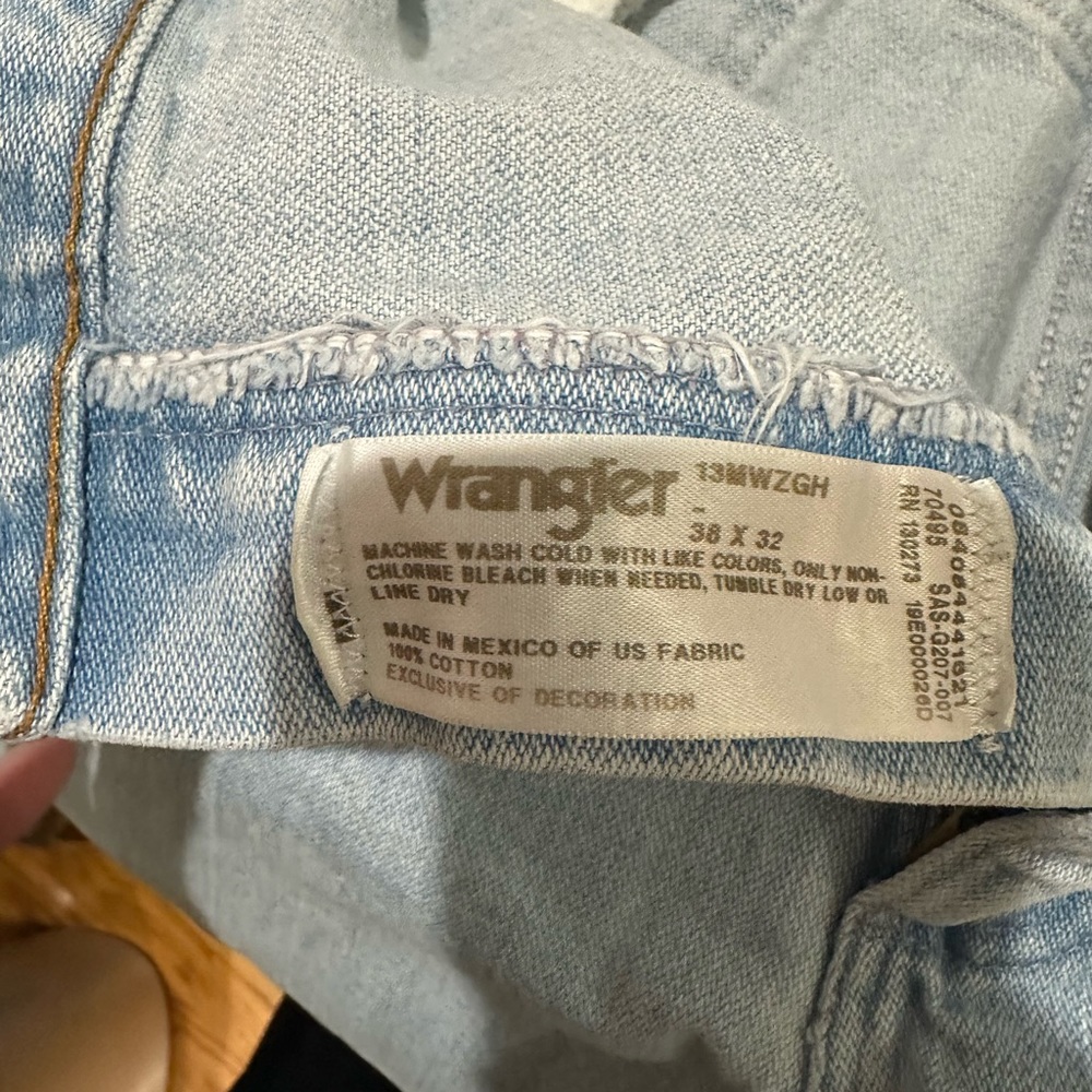 WRANGLER® COWBOY CUT® ORIGINAL FIT JEAN IN BLEACH - Picture 6 of 6